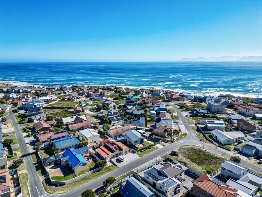 4 Bedroom Property for Sale in Perlemoenbaai Western Cape